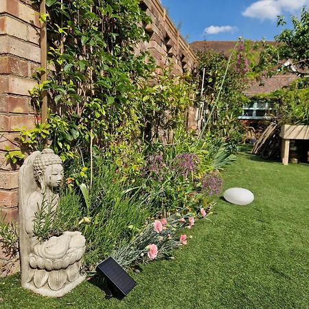 Lotus Pod House Homestay Horsell 외부 사진